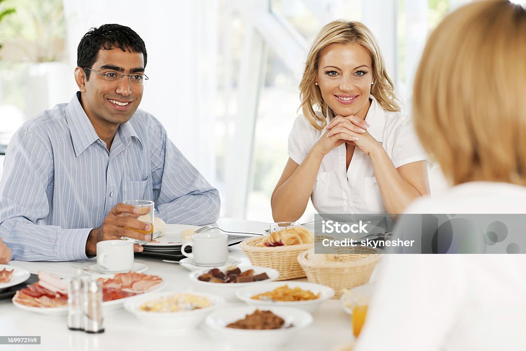 Empresários tendo um almoço. - Foto de stock de Almoço royalty-free