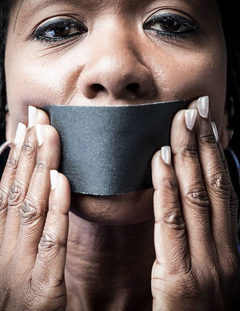무음모드 소수민족 - silence secrecy human mouth censorship 뉴스 사진 이미지