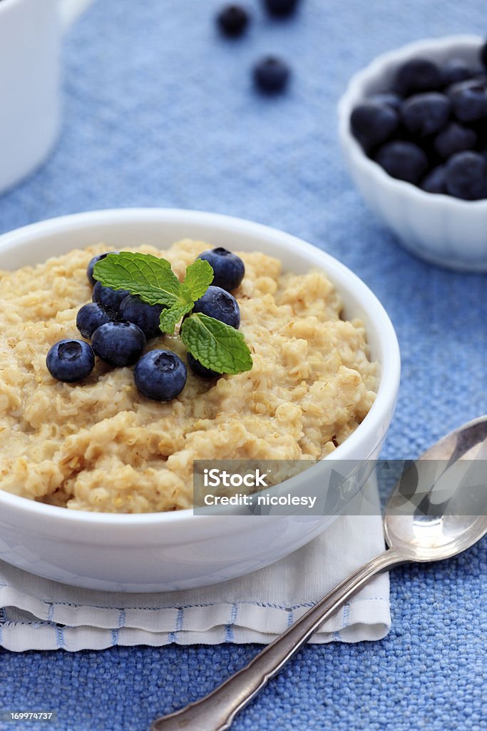 Porridge avec des myrtilles - Photo de Aliment libre de droits