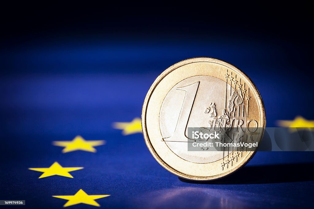 Euro-Münze auf Europäischen Union Flag - Lizenzfrei EU-Währung Stock-Foto