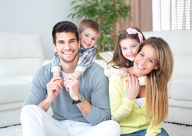 família. - human teeth child smiling family imagens e fotografias de stock