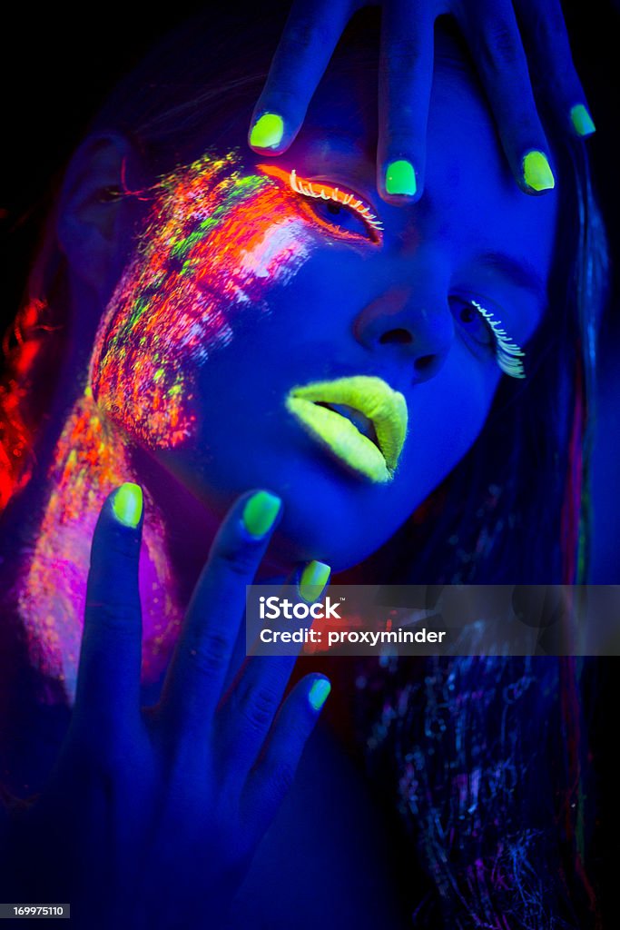 Retrato de mulher com Maquiagem brilhante colorido em néon luz - Royalty-free Luz Ultravioleta - Eletromagnético Foto de stock
