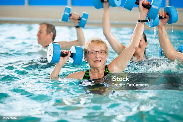 Wassergymnastikgruppe Stockfoto und mehr Bilder von Wassergymnastik - Wassergymnastik, Alter Erwachsener, Aerobic