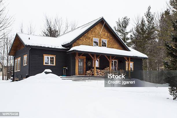 Inverno Cottage - Fotografie stock e altre immagini di Inverno - Inverno, Neve, Capanna di legno