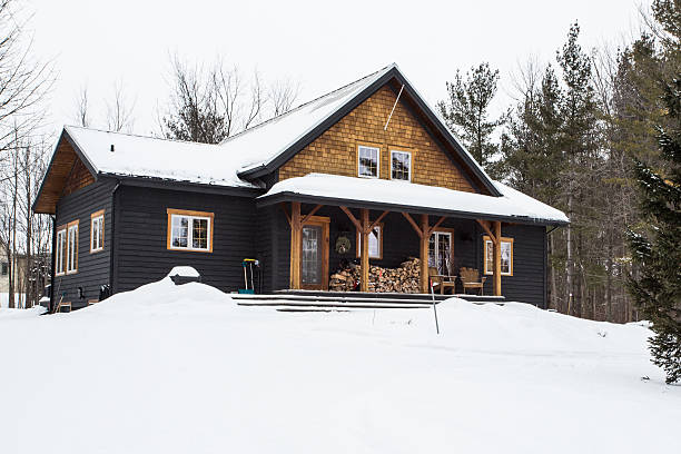 chalé de inverno - winter chalet snow residential structure - fotografias e filmes do acervo