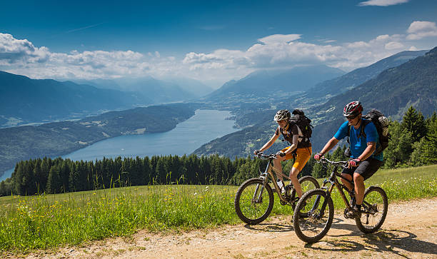carinthian spring radfahren, österreich - bicycle sport cyclist mountain stock-fotos und bilder