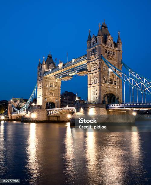 Photo libre de droit de Tower Bridge De Nuit À Londres Royaumeuni banque d'images et plus d'images libres de droit de Capitales internationales - Capitales internationales, Coucher de soleil, Culture anglaise