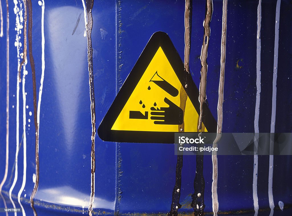 경고용 로그인 유출 배럴, 독성 폐기물 - 로열티 프리 0명 스톡 사진