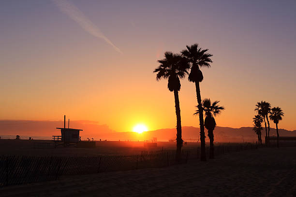 santa monica пристань на закате; - santa monica pier santa monica beach night amusement park стоковые фото и изображения