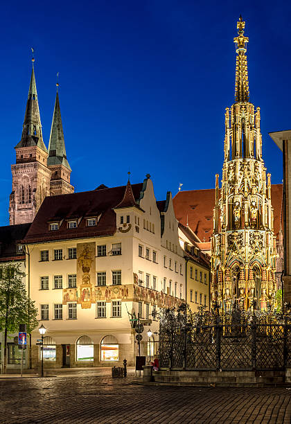 nuremberg hauptmarkt w nocy - schoner brunnen zdjęcia i obrazy z banku zdjęć