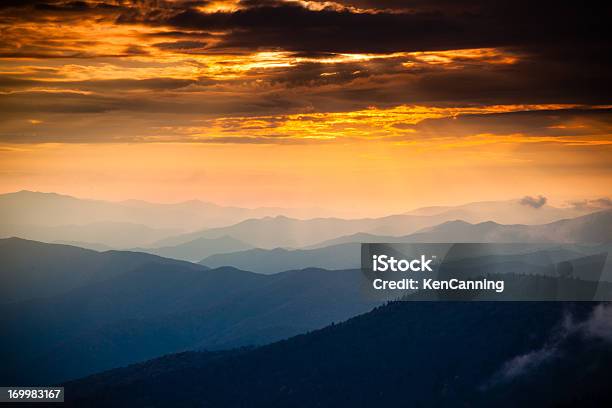 Sonne Strahlen Über Die Berge Stockfoto und mehr Bilder von Berg - Berg, North Carolina - US-Bundesstaat, Landschaft