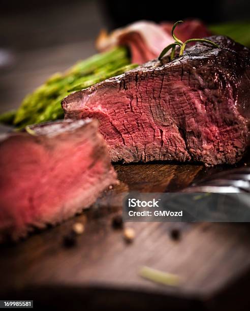 Filet Mignon Mit Spargel Stockfoto und mehr Bilder von Filet Mignon - Filet Mignon, Rindfleisch, Tenderloin-Filetsteak