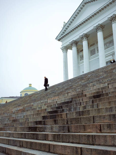 mężczyzna przed katedrą w helsinkach na placu senackim - statue vertical full length front view zdjęcia i obrazy z banku zdjęć