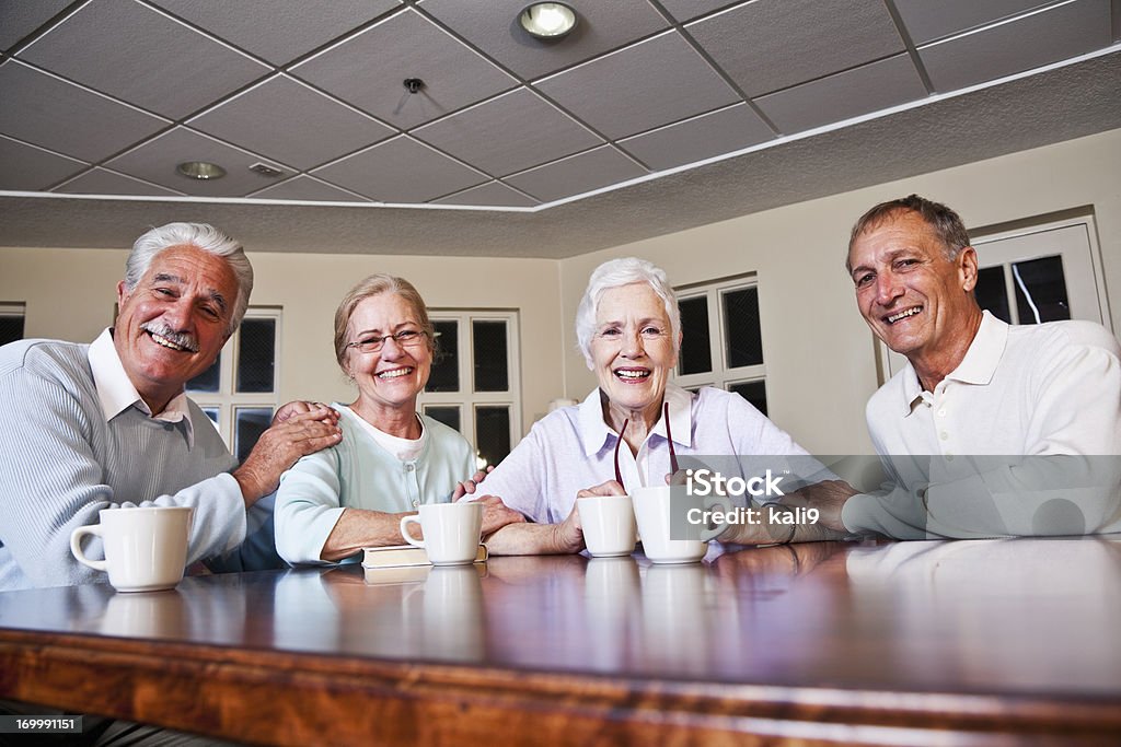 Senior couple buvant un café - Photo de Boire libre de droits