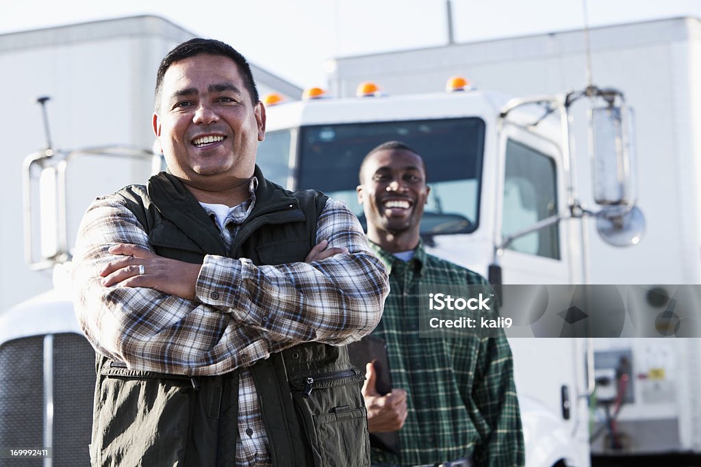 Wielu etnicznych kierowcy ciężarówek - Zbiór zdjęć royalty-free (Kierowca ciężarówki)