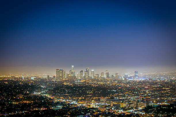 skyline von los angeles, kalifornien - smog city pollution town stock-fotos und bilder