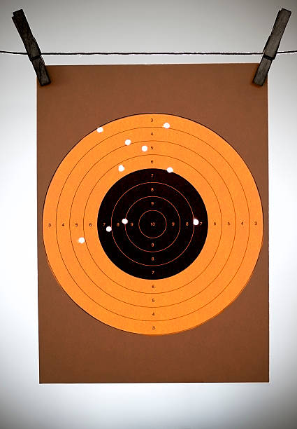 hit 귀하의 과녁 - bullet hole target target shooting bulls eye 뉴스 사진 이미지