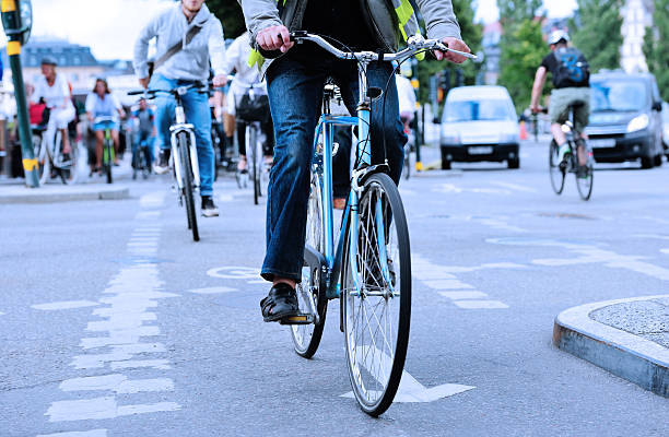 wieczorem ruchu rower - bicycle lane zdjęcia i obrazy z banku zdjęć