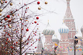 weihnachten-in-moskau-neujahrsdekoration-auf-dem-roten-platz-im-winter-weihnachtsfest-der-stadt.jpg?b=1&s=170x170&k=20&c=h9r6SOol_MeM8q_n_bmzSYEpBN3tLPahxU3VamHngwI=