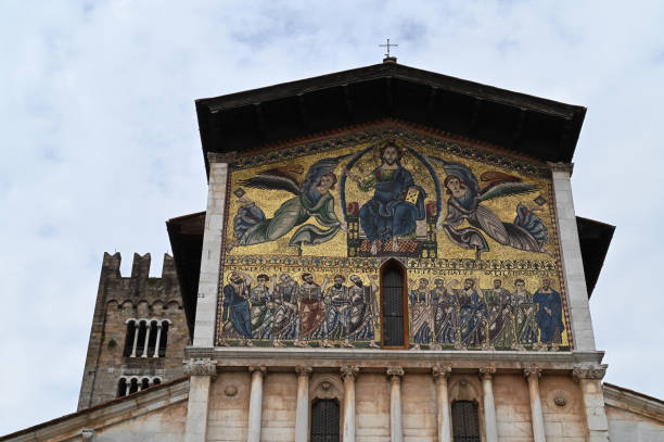 istock Saint-Fridien basilica 1699977188