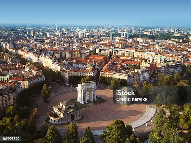 Widok Z Lotu Ptaka Na Milan - zdjęcia stockowe i więcej obrazów Mediolan - Mediolan, Arco della Pace, Panorama miasta