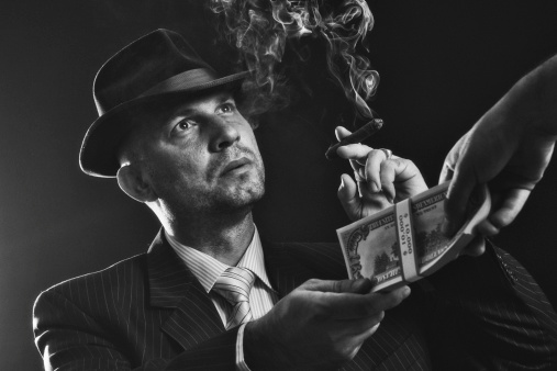 Man with bowler hat and cigar - The grain and texture added http://photo-zona.net/images/user85/album13100/preview/1294076746_flsh5868_CRIMINALMAN.jpg 