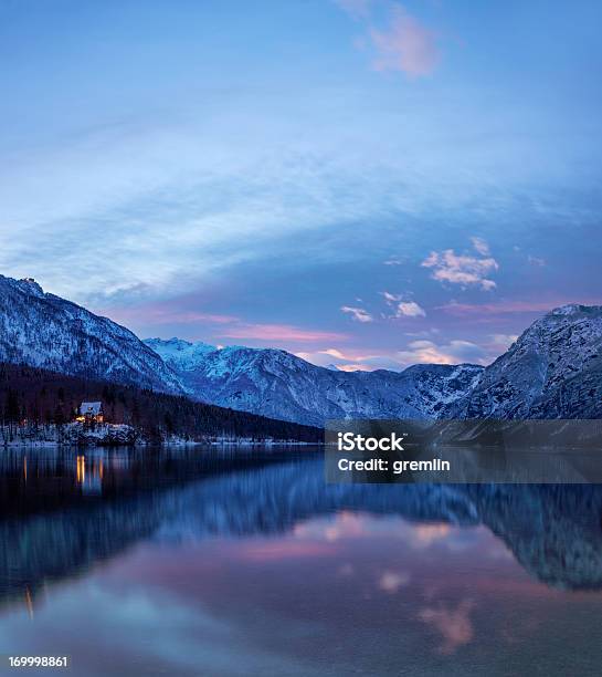 Alpino Inverno Ao Pôr Do Sol No Lago Bohinj - Fotografias de stock e mais imagens de Alpes Europeus - Alpes Europeus, Ao Ar Livre, Bohinj