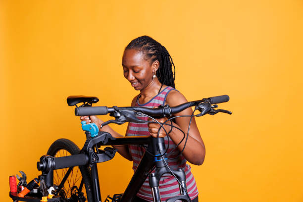 istock Female cyclist grasping damaged bicycle 1699990893