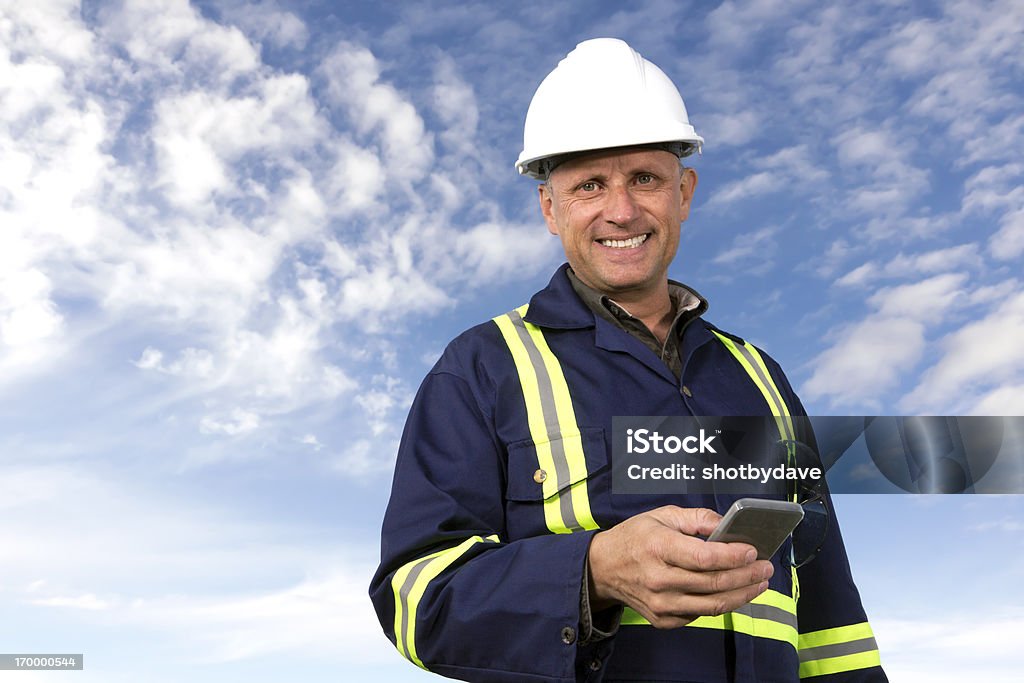 Arbeiter mit einem Smartphone - Lizenzfrei Am Telefon Stock-Foto