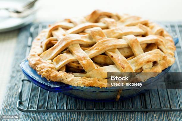 Feito Em Casa Tarte De Maçã - Fotografias de stock e mais imagens de Tarte de Maçã - Tarte de sobremesa - Tarte de Maçã - Tarte de sobremesa, Feito em Casa, Comida Pronta