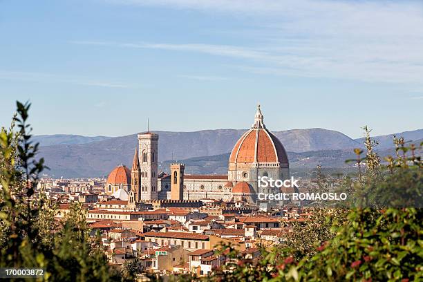 Photo libre de droit de Vue Panoramique De Florence Le Duomo Et Le Campanile De Saintmarc Toscane Italie banque d'images et plus d'images libres de droit de Campanile - Florence