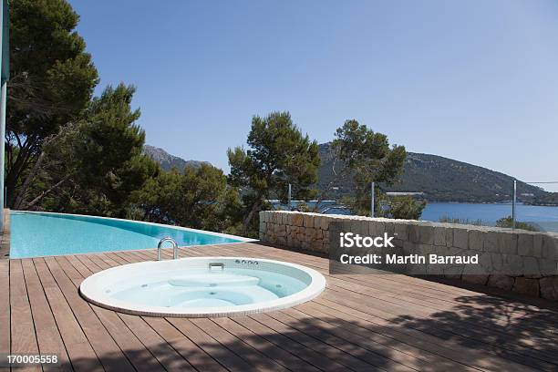 Pool Und Hot Tub Auf Dem Patio Stockfoto und mehr Bilder von Whirlpool - Whirlpool, Luxus, Schwimmbecken