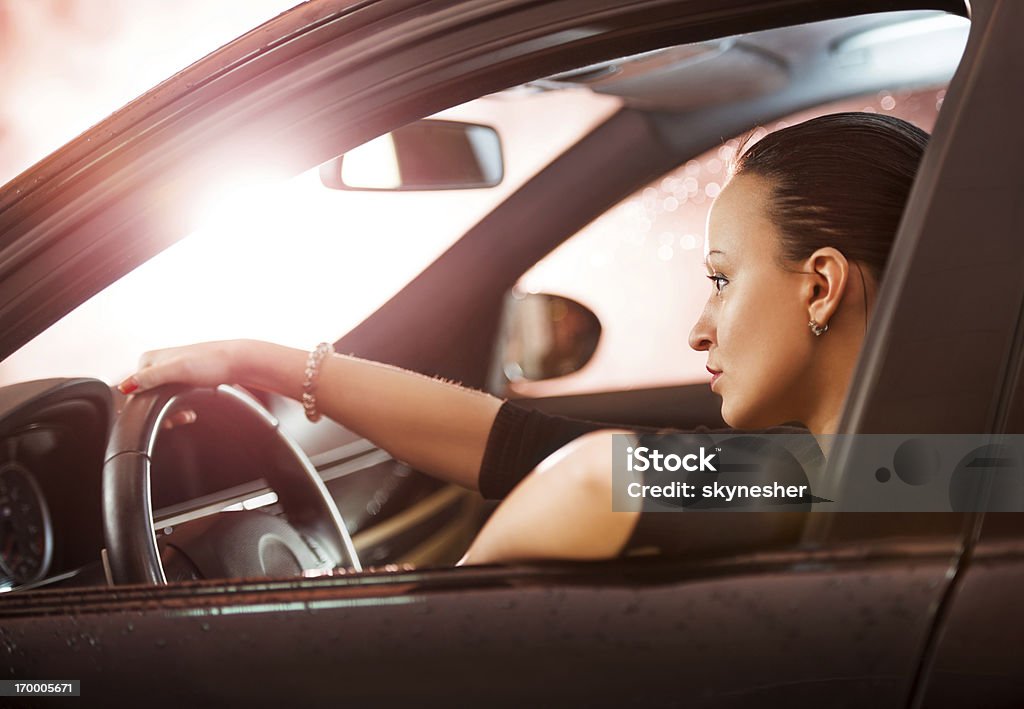 Junge Frau Fahren ein Auto. - Lizenzfrei Auto Stock-Foto