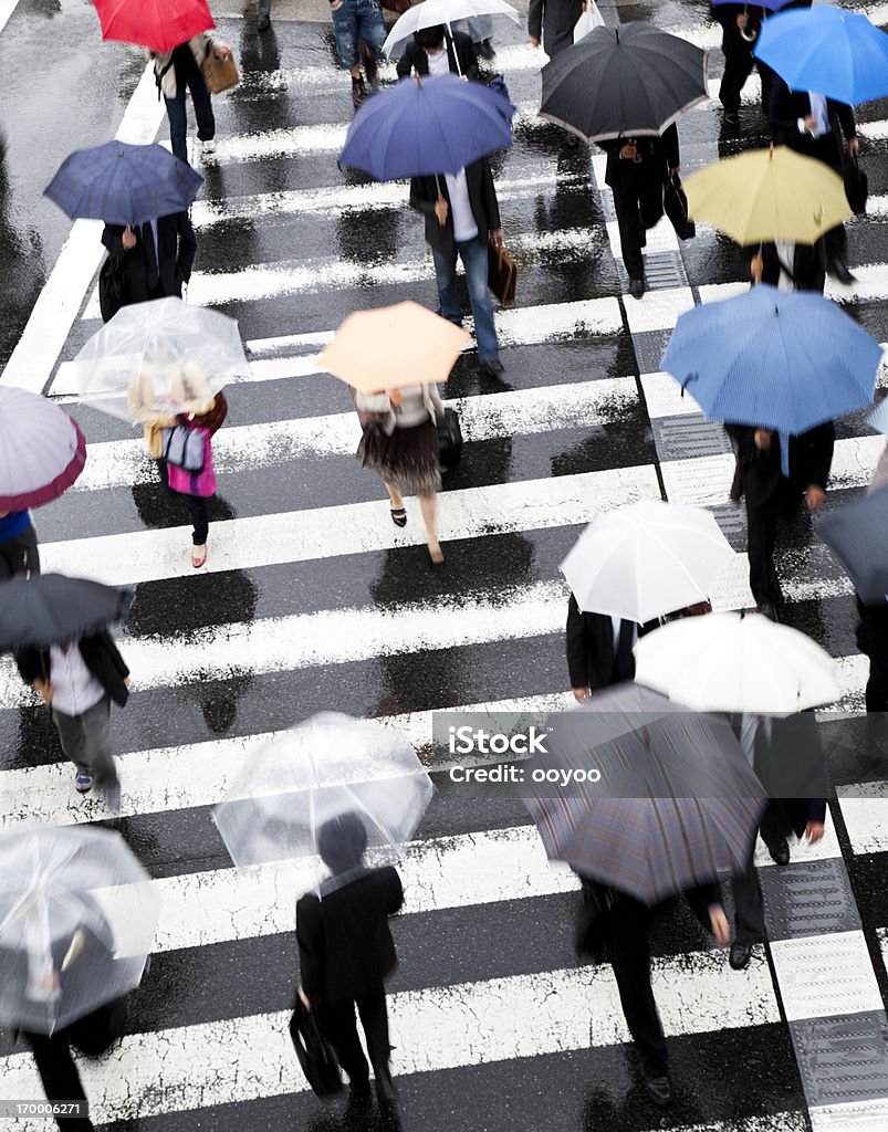 雨の通勤者 - ラッシュ時のロイヤリティフリーストックフォト