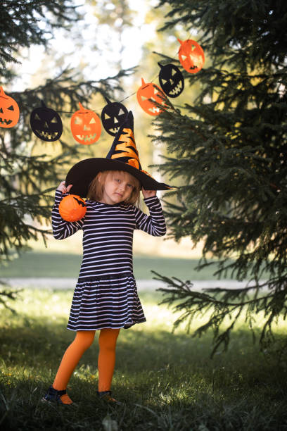 istock Halloween girl 1700068536
