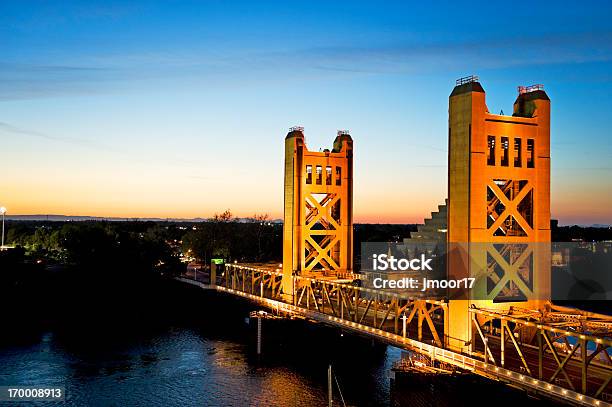 Тауэрский Мост На Закате В Сакраменто Калифорния — стоковые фотографии и другие картинки Сакраменто - Сакраменто, Калифорния, Мост