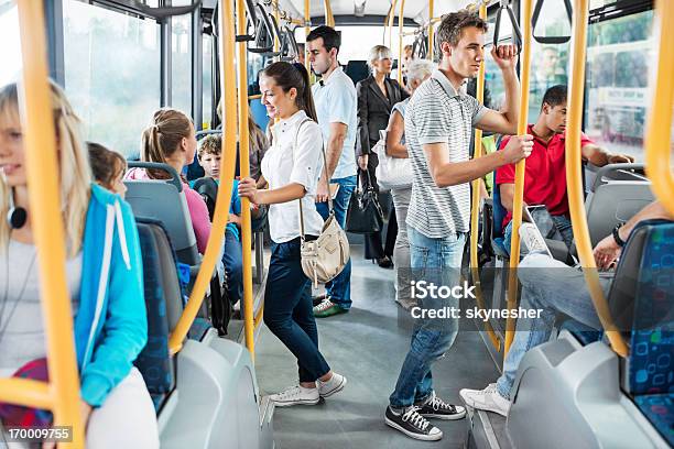 Personas En El Autobús Foto de stock y más banco de imágenes de Autobús - Autobús, Personas, Transporte público