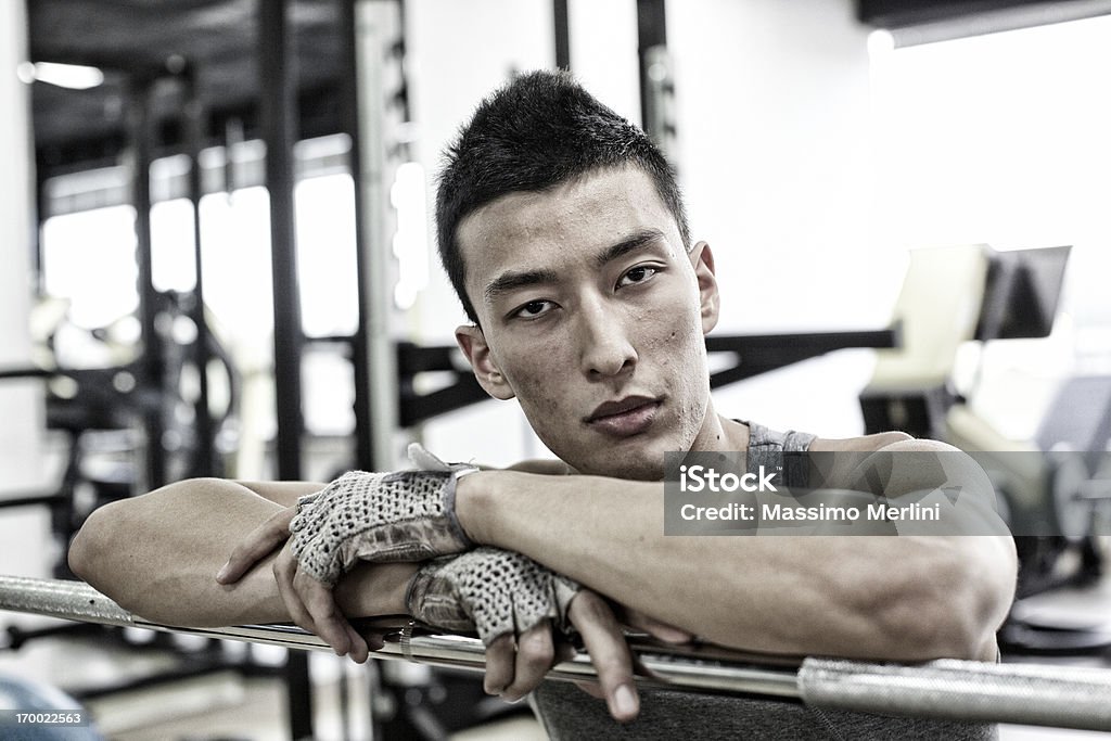 Homem na sala de ginástica - Foto de stock de Adulto royalty-free