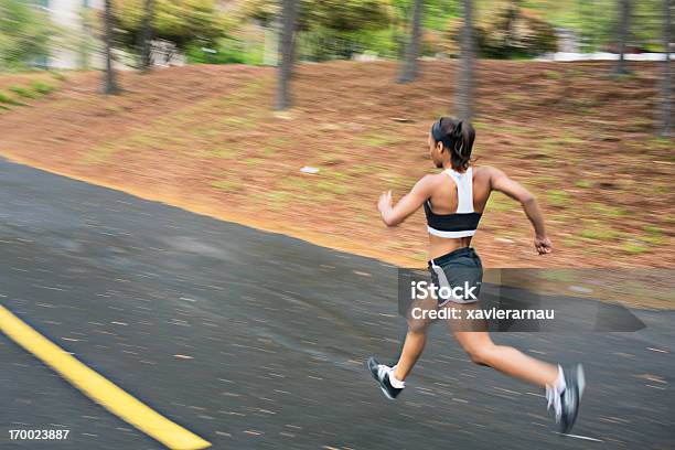 Lauf Schneller Stockfoto und mehr Bilder von Morgen - Morgen, Rennen - Körperliche Aktivität, Afrikanischer Abstammung