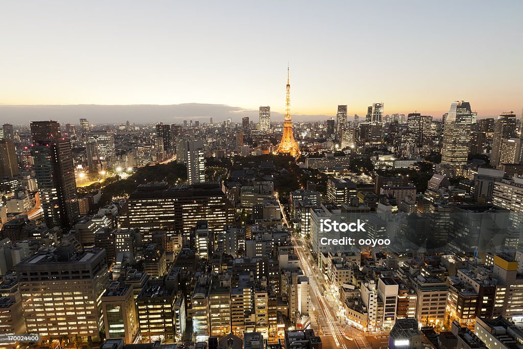 Horizonte de Tóquio, ao anoitecer - Foto de stock de Arquitetura royalty-free