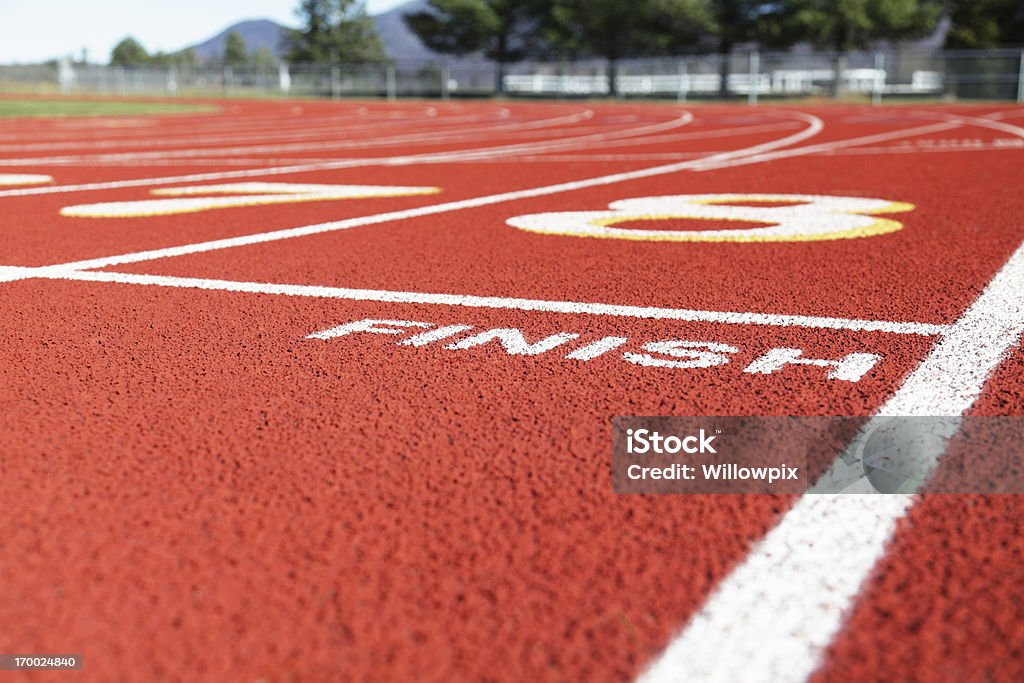 Hinter der Ziellinie auf roten Running Race Track - Lizenzfrei Laufbahn Stock-Foto
