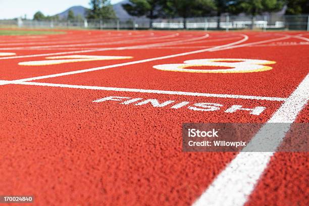 Hinter Der Ziellinie Auf Roten Running Race Track Stockfoto und mehr Bilder von Laufbahn - Laufbahn, Aufnahme von unten, Künstlich