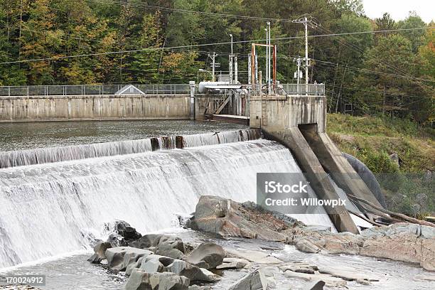 Catarata De Reservatório De Energia Hidroelétrica Empresa - Fotografias de stock e mais imagens de Ao Ar Livre