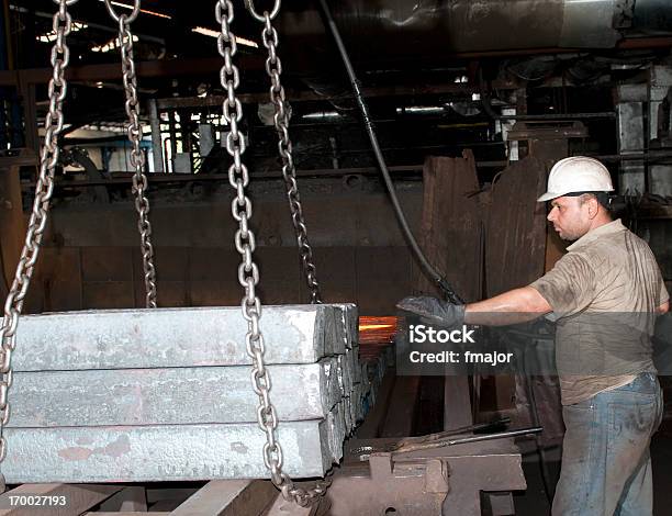 Operaio Della Fabbrica Di Acciaio - Fotografie stock e altre immagini di Acciaio - Acciaio, A forma di blocco, Acciaieria