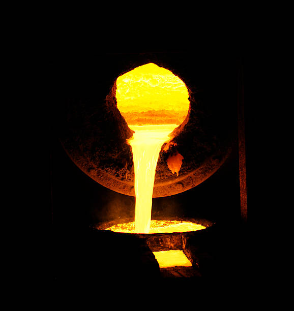 캐스팅 - copper melting metal boiler 뉴스 사진 이미지