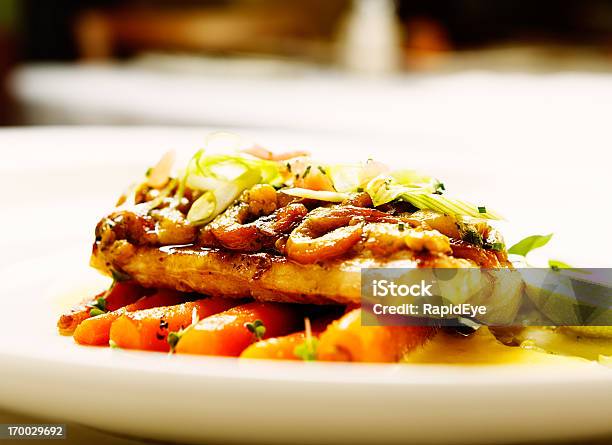 Insolito Ed Elegante Ristorante Antipasto Di Pesce Con Anacardi - Fotografie stock e altre immagini di Alla griglia