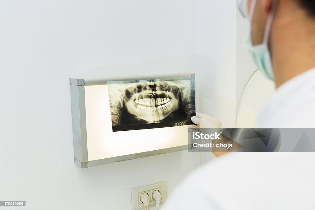 Dentista es el examen de rayos x de los dientes - Foto de stock de Asistencia sanitaria y medicina libre de derechos