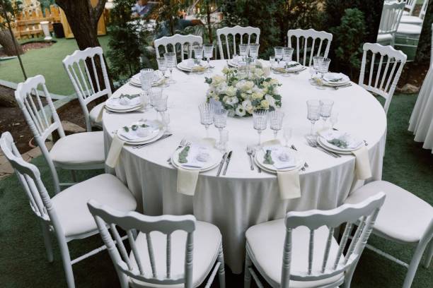 istock Elegantly decorated table featuring a vibrant array of white blooms in a park 1700306562