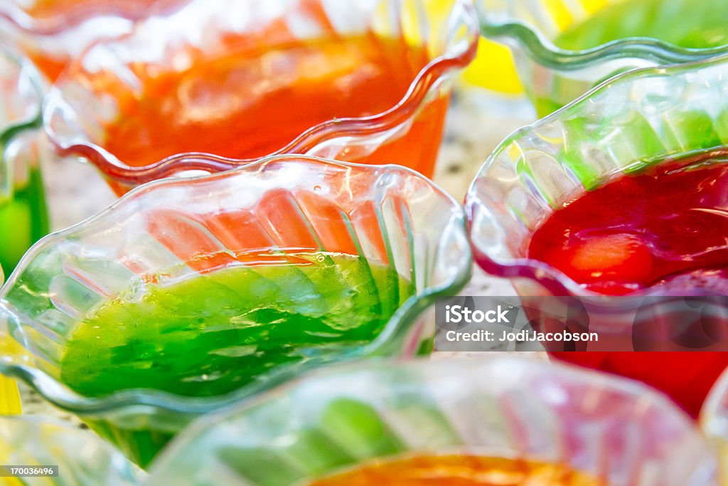 Colorido Jello en recipientes acanalados - Foto de stock de Gelatina - Postre libre de derechos