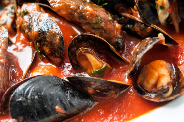 Close up picture of muscles in tomato sauce